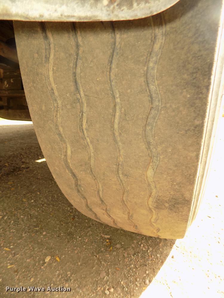 image for item DD2759 1989 Kenworth T400 semi truck