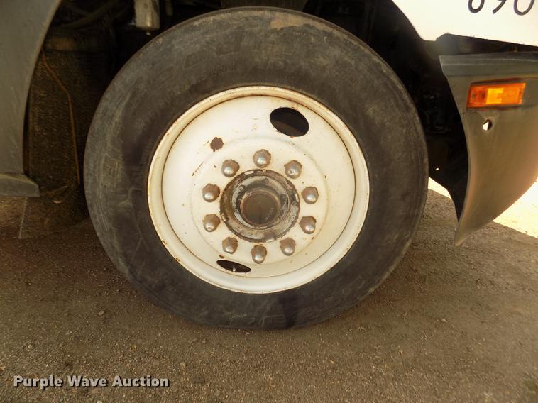 image for item DD2759 1989 Kenworth T400 semi truck