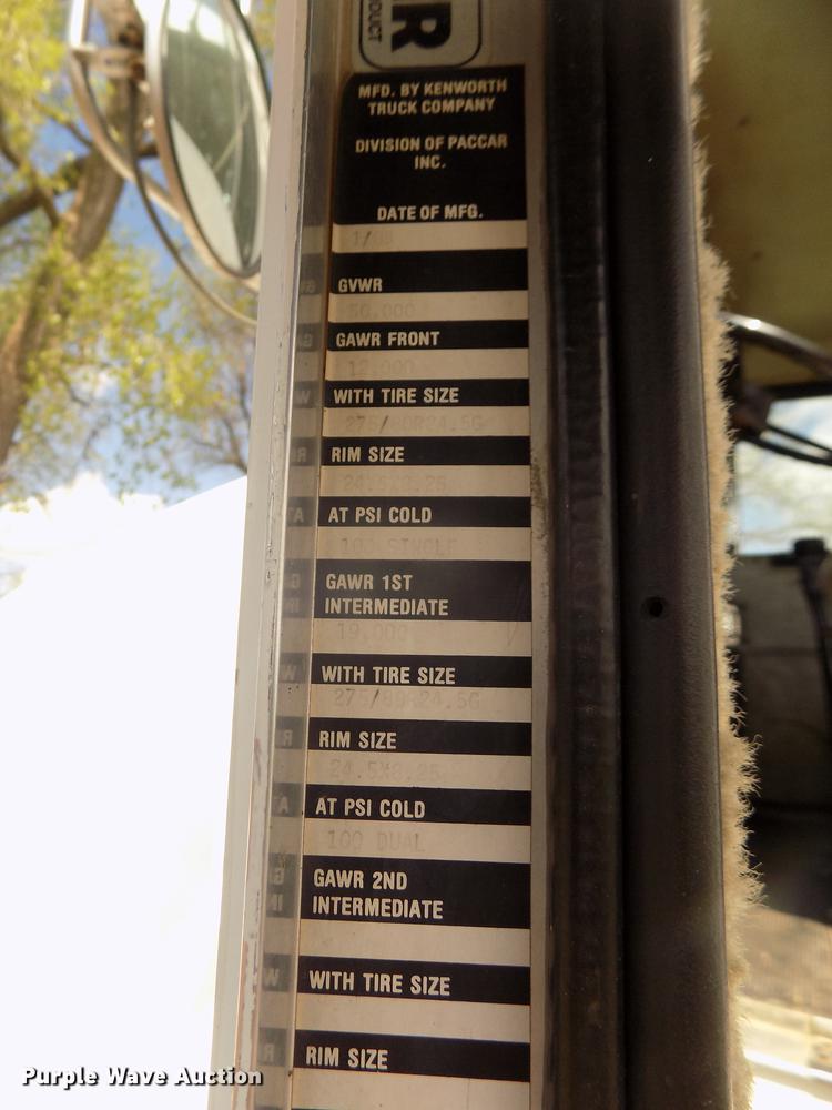 image for item DD2759 1989 Kenworth T400 semi truck