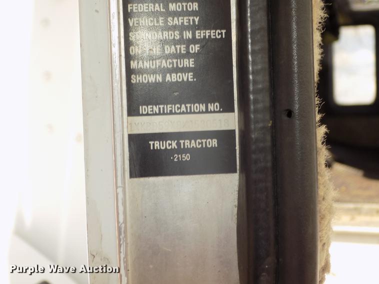 image for item DD2759 1989 Kenworth T400 semi truck