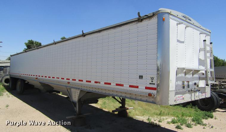 image for item DD5747 2001 Wilson DWH400 double hopper bottom grain trailer