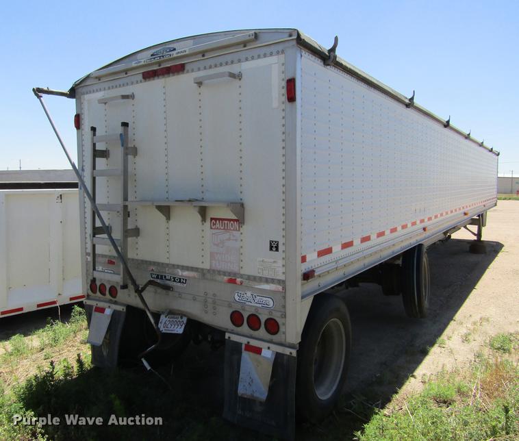 image for item DD5747 2001 Wilson DWH400 double hopper bottom grain trailer
