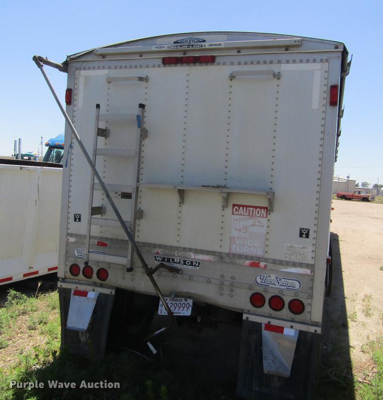 image for item DD5747 2001 Wilson DWH400 double hopper bottom grain trailer