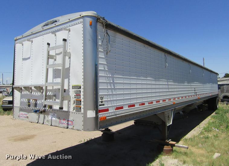 image for item DD5747 2001 Wilson DWH400 double hopper bottom grain trailer