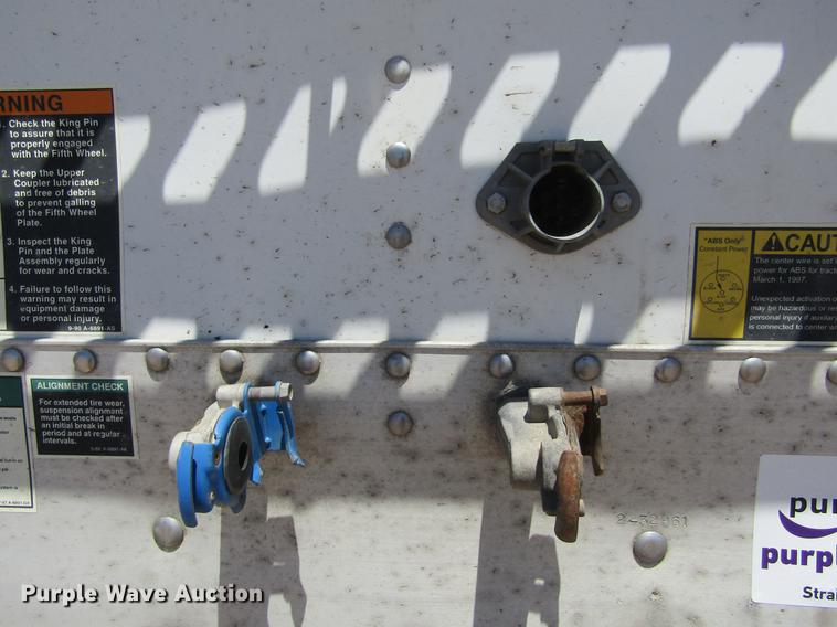 image for item DD5747 2001 Wilson DWH400 double hopper bottom grain trailer