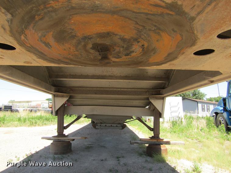image for item DD5747 2001 Wilson DWH400 double hopper bottom grain trailer