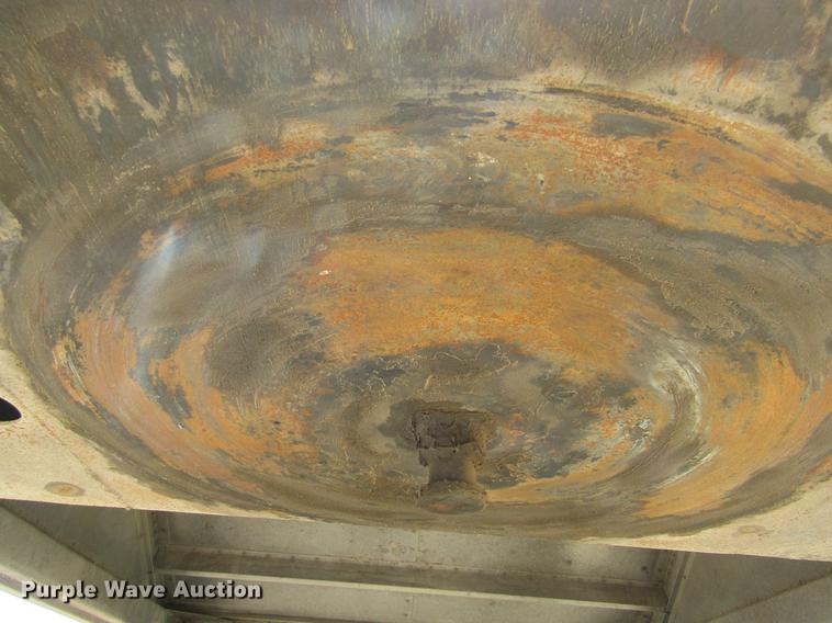 image for item DD5747 2001 Wilson DWH400 double hopper bottom grain trailer