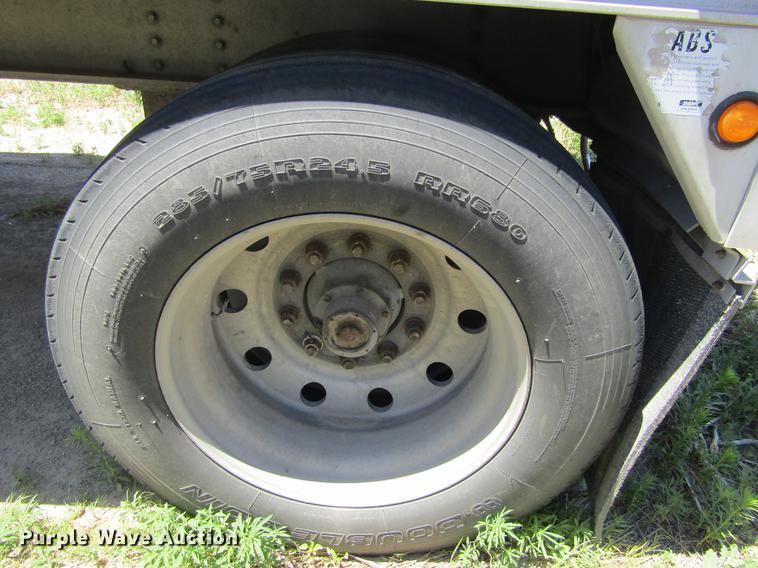 image for item DD5747 2001 Wilson DWH400 double hopper bottom grain trailer