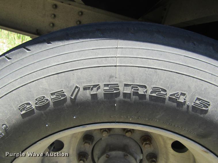 image for item DD5747 2001 Wilson DWH400 double hopper bottom grain trailer