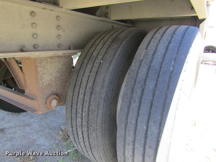 image for item DD5747 2001 Wilson DWH400 double hopper bottom grain trailer