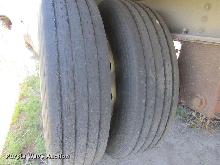 image for item DD5747 2001 Wilson DWH400 double hopper bottom grain trailer