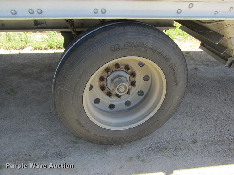 image for item DD5747 2001 Wilson DWH400 double hopper bottom grain trailer