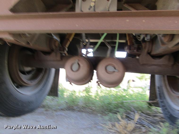 image for item DD5747 2001 Wilson DWH400 double hopper bottom grain trailer