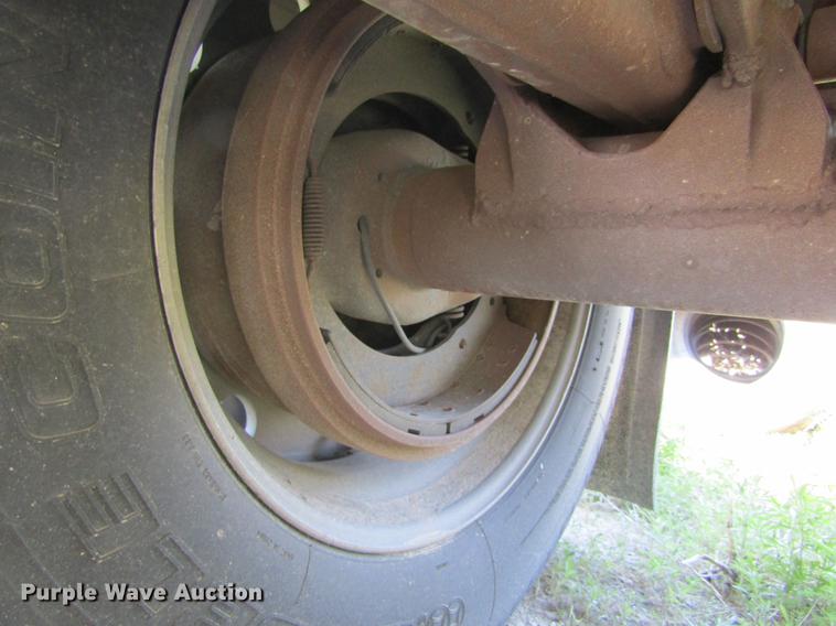 image for item DD5747 2001 Wilson DWH400 double hopper bottom grain trailer