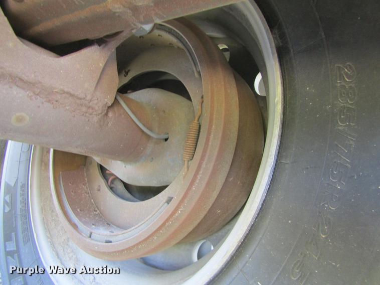 image for item DD5747 2001 Wilson DWH400 double hopper bottom grain trailer