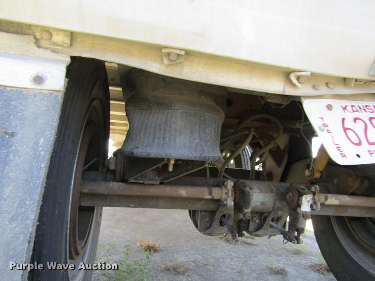 image for item DD5747 2001 Wilson DWH400 double hopper bottom grain trailer