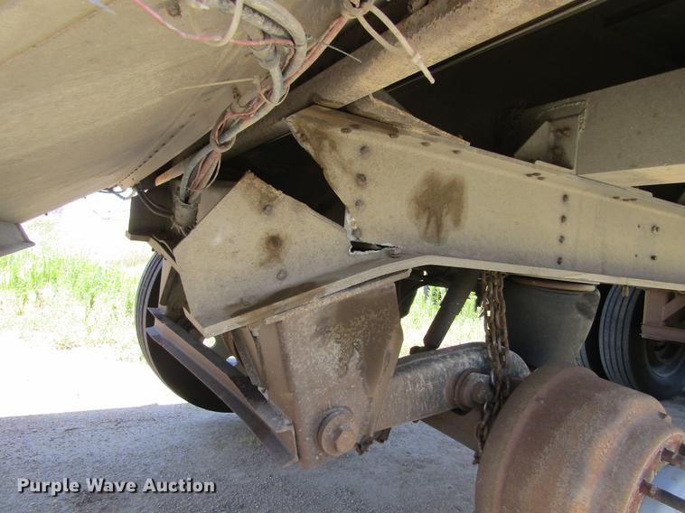 image for item DD5747 2001 Wilson DWH400 double hopper bottom grain trailer