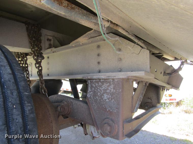 image for item DD5747 2001 Wilson DWH400 double hopper bottom grain trailer