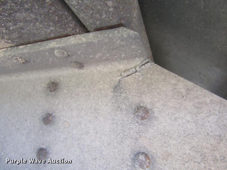 image for item DD5747 2001 Wilson DWH400 double hopper bottom grain trailer