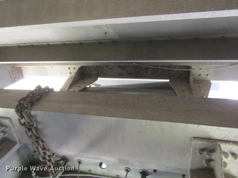 image for item DD5747 2001 Wilson DWH400 double hopper bottom grain trailer