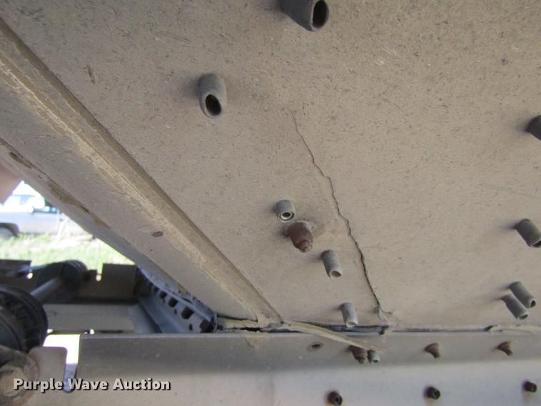 image for item DD5747 2001 Wilson DWH400 double hopper bottom grain trailer