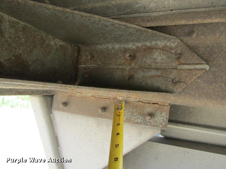 image for item DD5747 2001 Wilson DWH400 double hopper bottom grain trailer