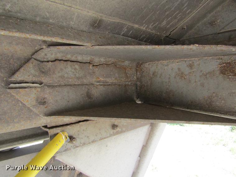 image for item DD5747 2001 Wilson DWH400 double hopper bottom grain trailer