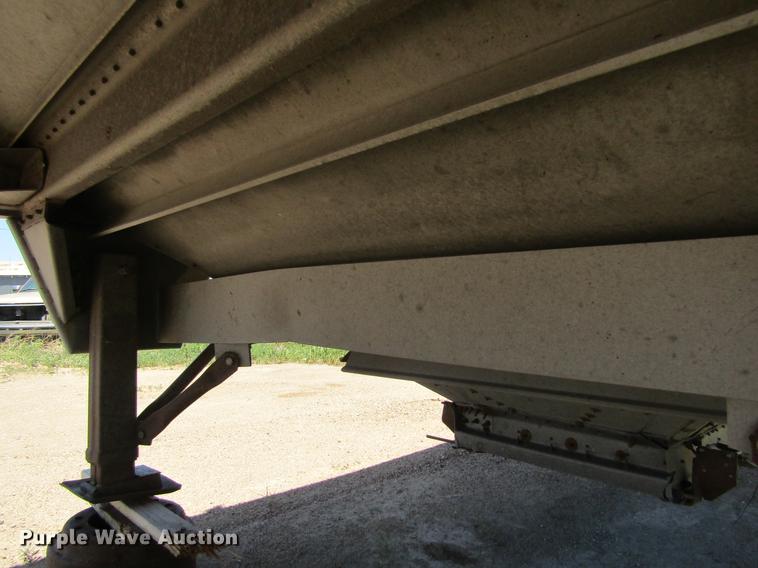 image for item DD5747 2001 Wilson DWH400 double hopper bottom grain trailer