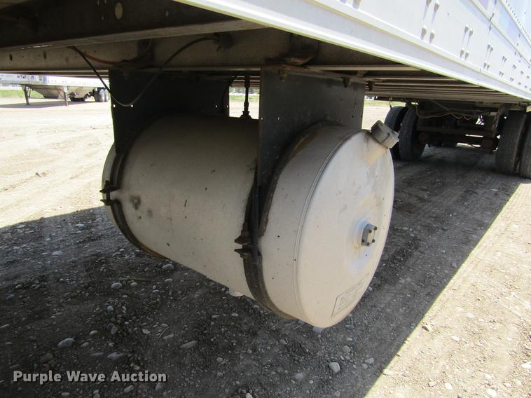 image for item DD5752 2004 Utility 3000R refrigerated van trailer