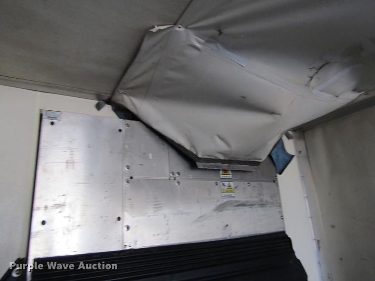 image for item DD5752 2004 Utility 3000R refrigerated van trailer