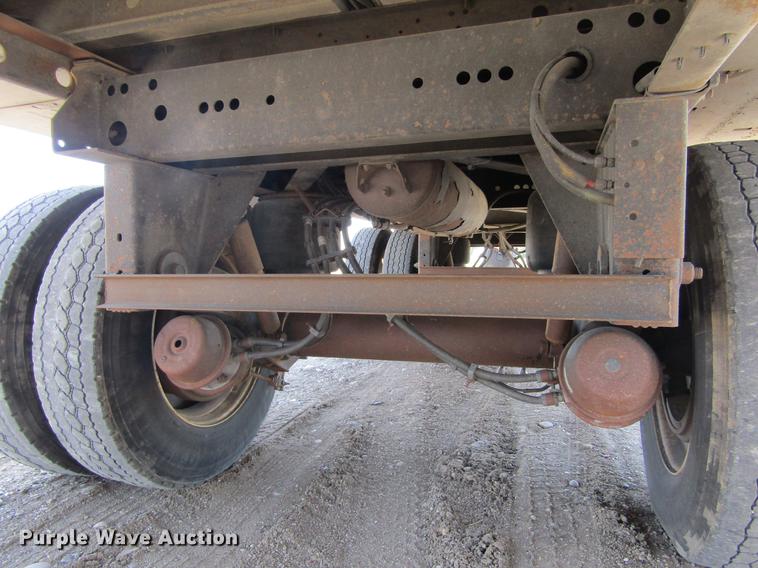 image for item DD5752 2004 Utility 3000R refrigerated van trailer