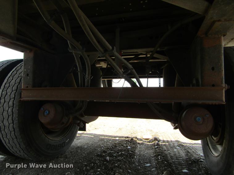 image for item DD5752 2004 Utility 3000R refrigerated van trailer