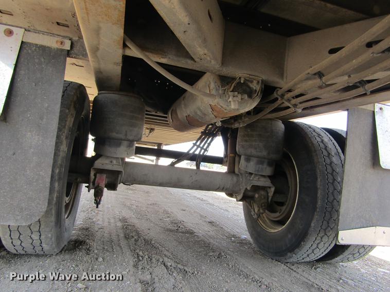 image for item DD5752 2004 Utility 3000R refrigerated van trailer