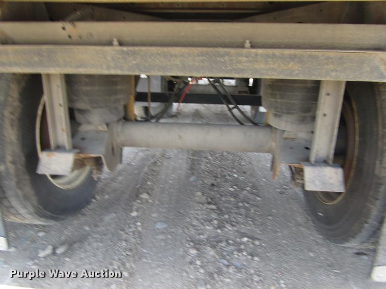 image for item DD5752 2004 Utility 3000R refrigerated van trailer