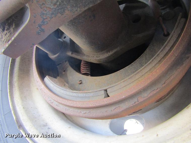 image for item DD5752 2004 Utility 3000R refrigerated van trailer