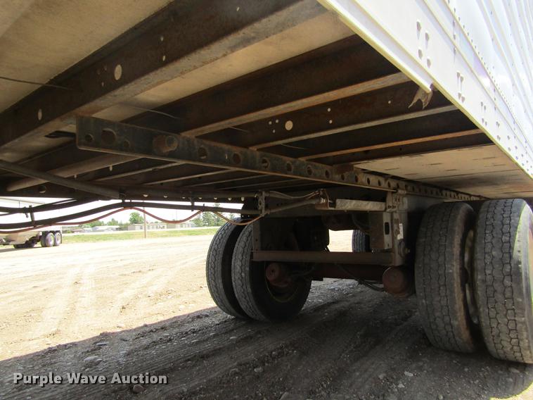 image for item DD5752 2004 Utility 3000R refrigerated van trailer