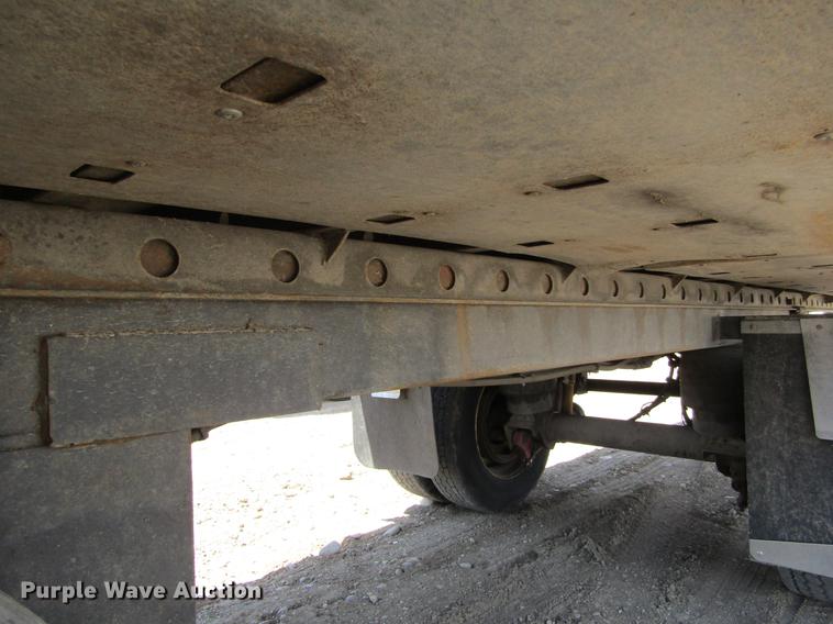 image for item DD5752 2004 Utility 3000R refrigerated van trailer