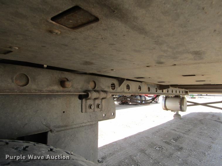 image for item DD5752 2004 Utility 3000R refrigerated van trailer