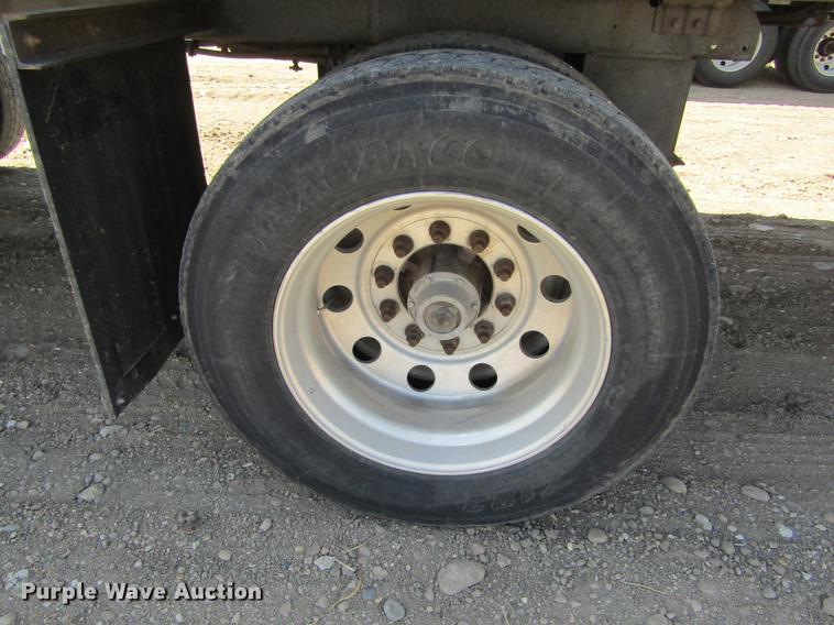 image for item DD5752 2004 Utility 3000R refrigerated van trailer