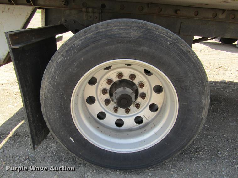 image for item DD5752 2004 Utility 3000R refrigerated van trailer