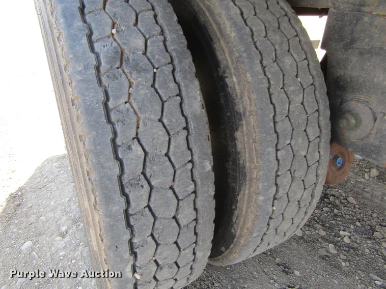 image for item DD5752 2004 Utility 3000R refrigerated van trailer