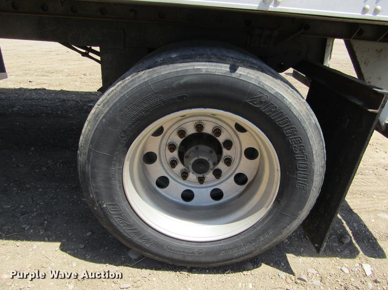 image for item DD5752 2004 Utility 3000R refrigerated van trailer