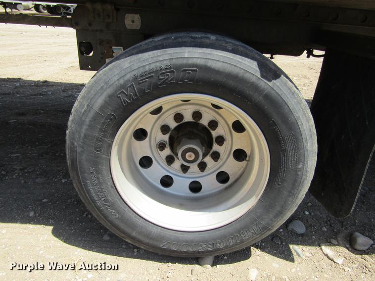 image for item DD5752 2004 Utility 3000R refrigerated van trailer