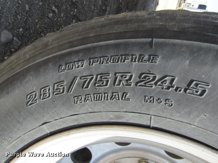 image for item DD5752 2004 Utility 3000R refrigerated van trailer