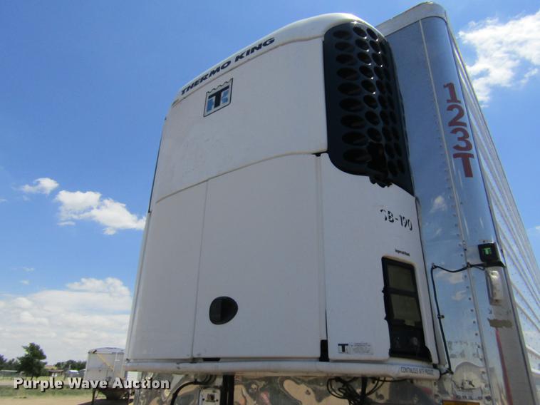 image for item DD5752 2004 Utility 3000R refrigerated van trailer