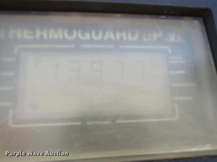 image for item DD5752 2004 Utility 3000R refrigerated van trailer