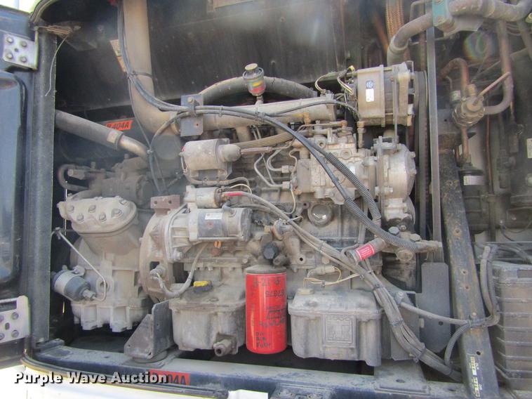 image for item DD5752 2004 Utility 3000R refrigerated van trailer