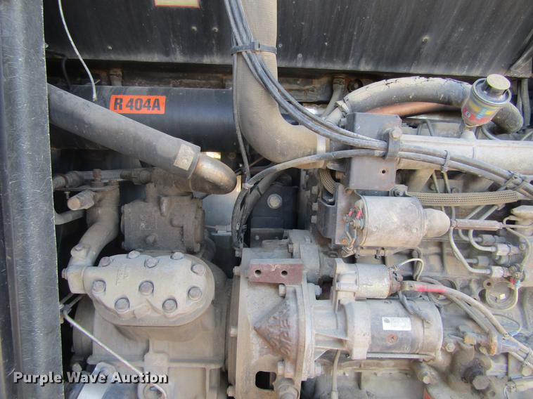 image for item DD5752 2004 Utility 3000R refrigerated van trailer