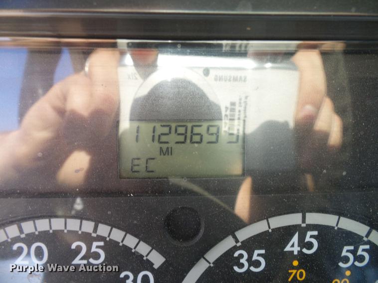 image for item DD8290 2004 Freightliner Columbia semi truck