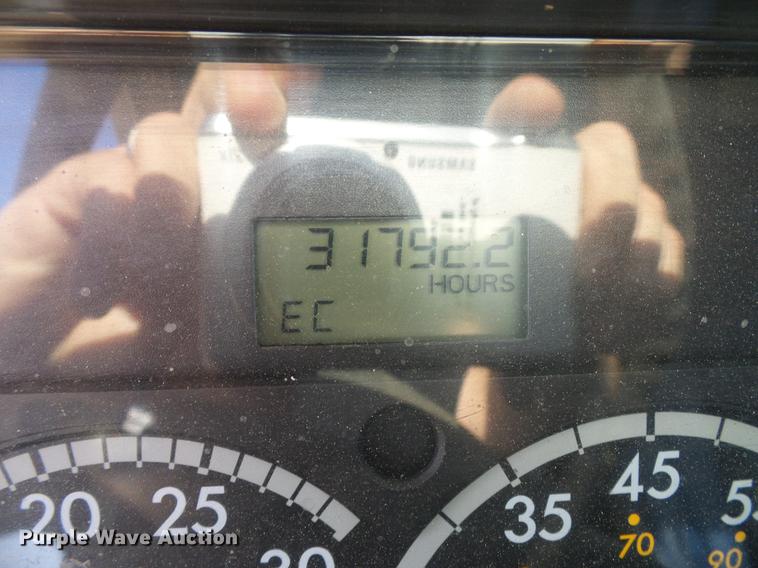 image for item DD8290 2004 Freightliner Columbia semi truck